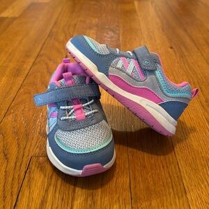 Stride Rite Munchkin Sz 8 Little Kid Girls Sneaker. EUC.